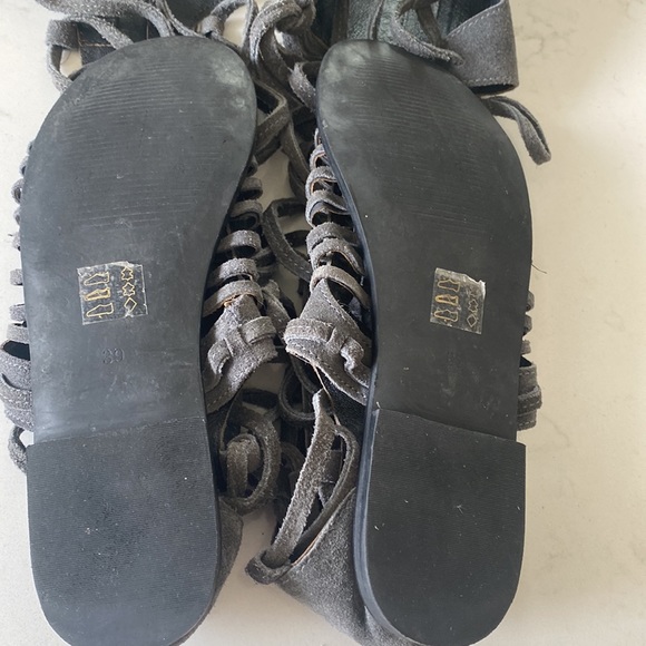 Free People Charcoal Grey Suede
Bohemian Sun Seeker Sandals Size 37 EUC - Picture 13 of 13